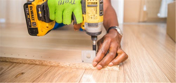 The steps of installing the laminate flooring
